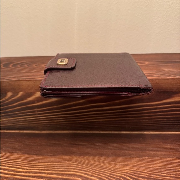 Gucci Leather Bifold Wallet
With certificate of authenticity

w:4.7 in h:3.9 in - Picture 6 of 11